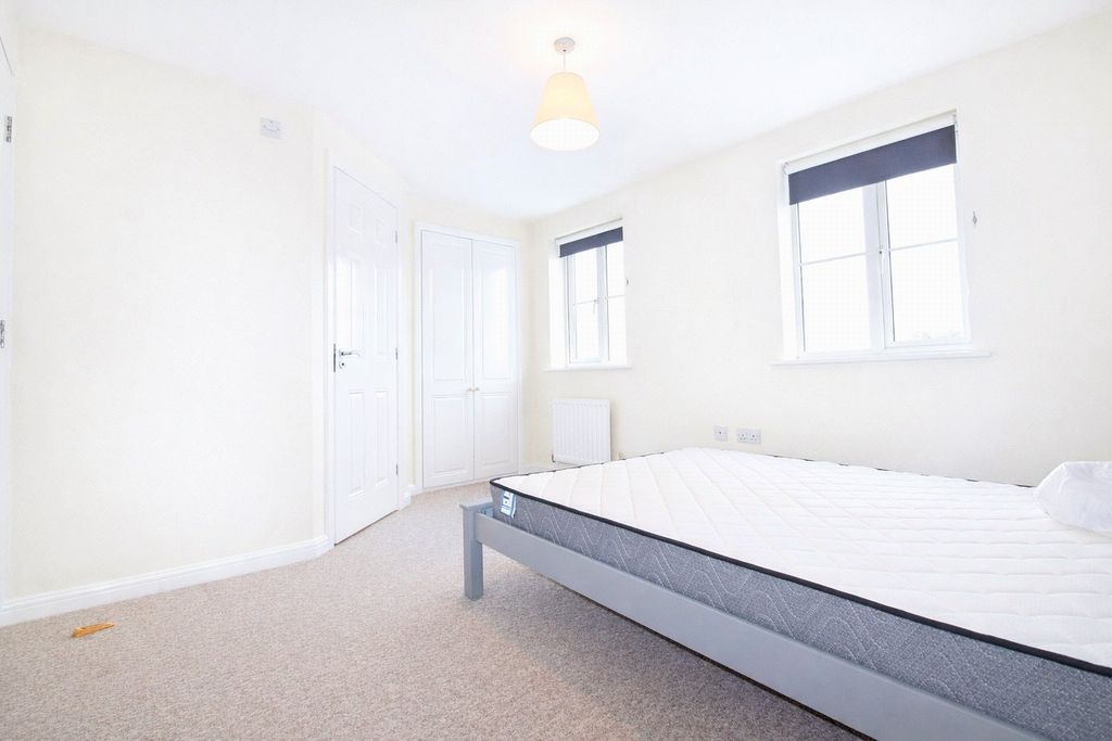 Property photo 3 of 10 Bedroom 2