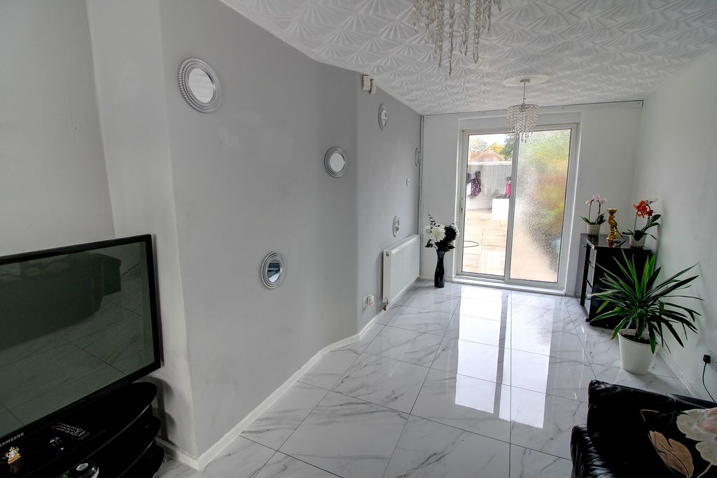 Property photo 2 of 16 Lounge/Dining Room