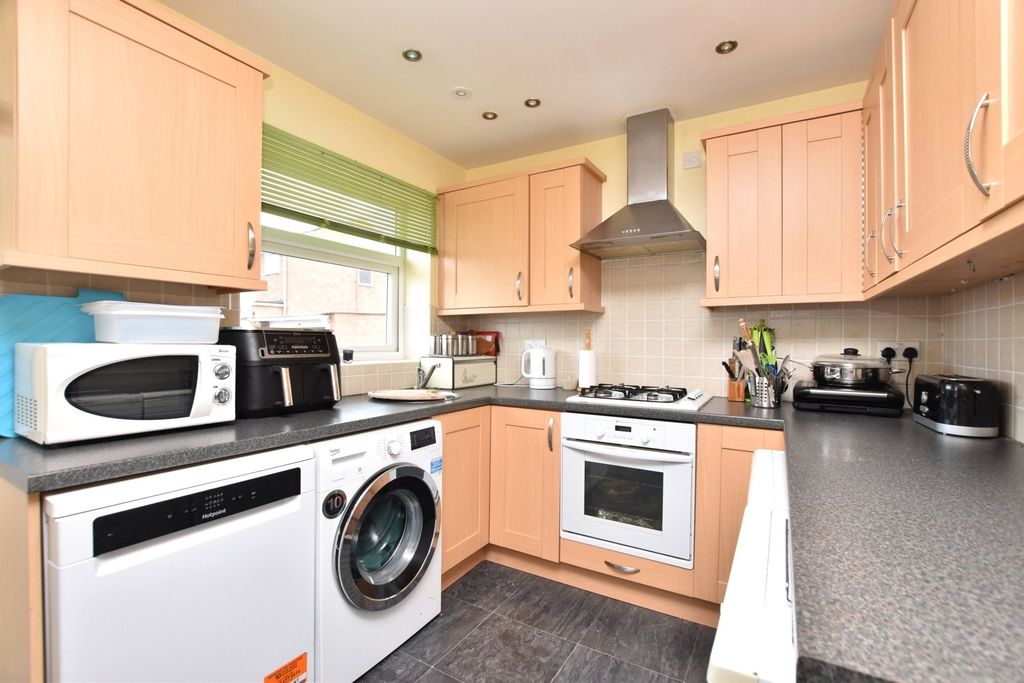 Property photo 2 of 17 Kitchen