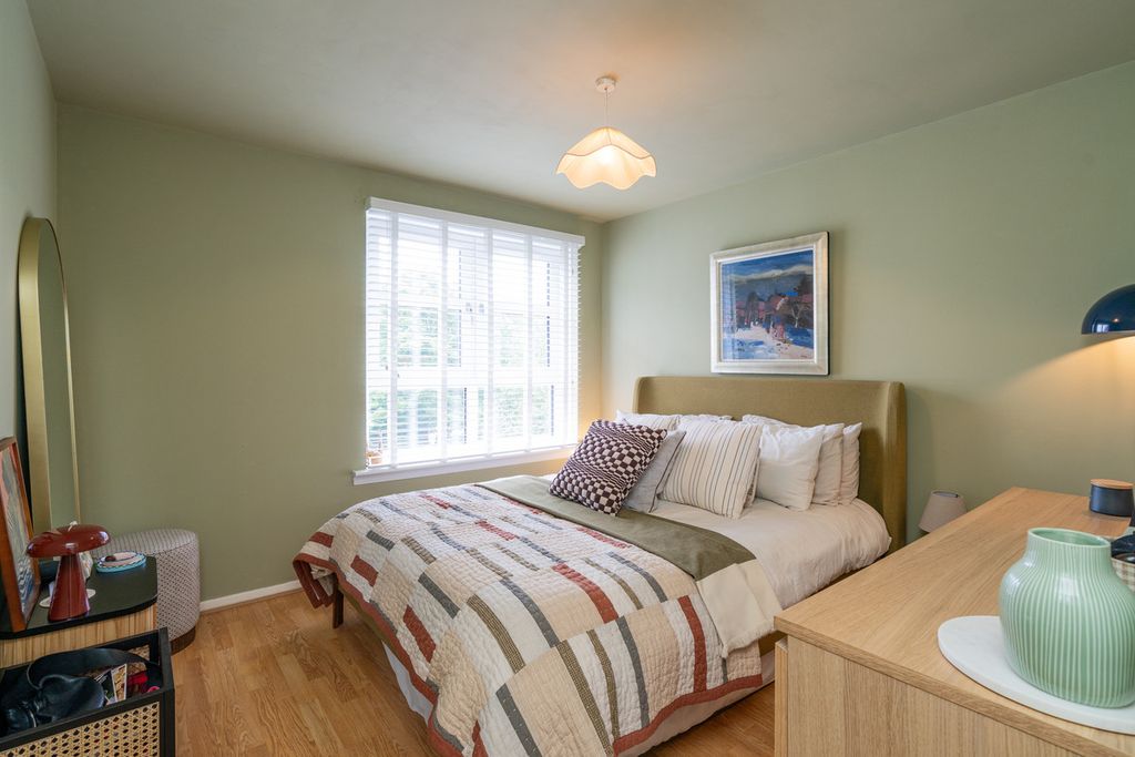 Property photo 3 of 37