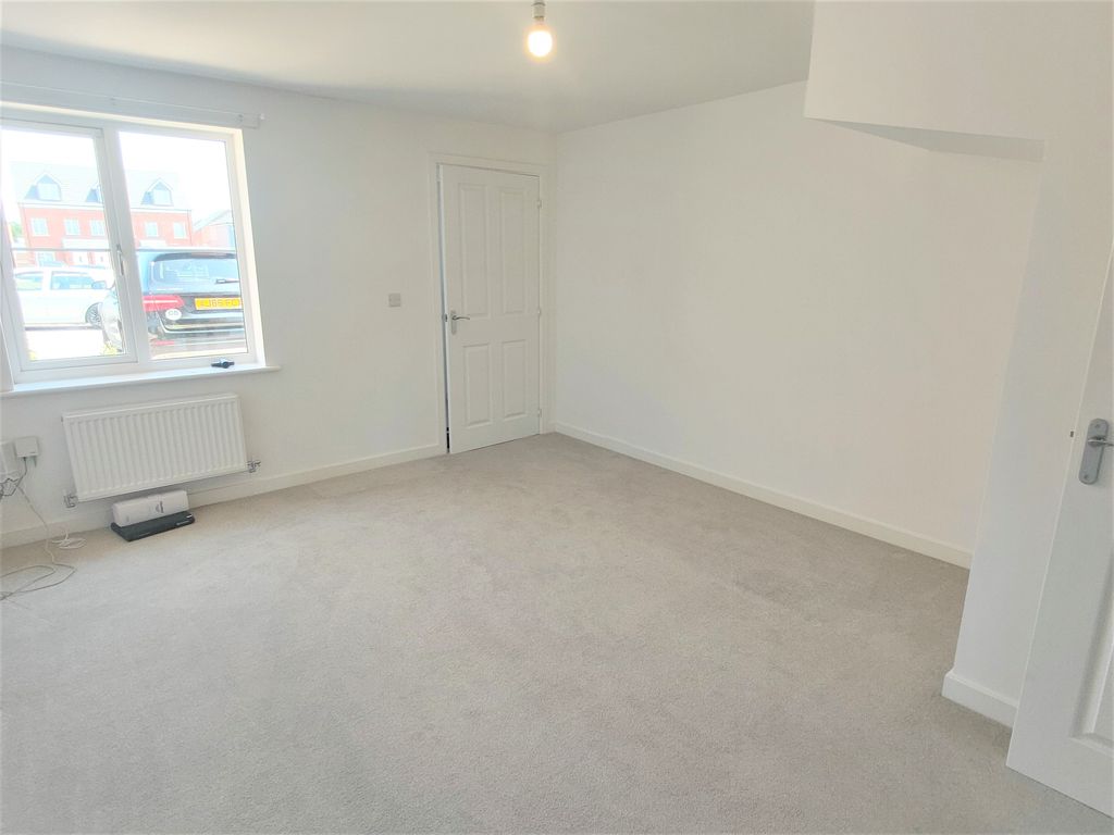 Property photo 2 of 19 Image
