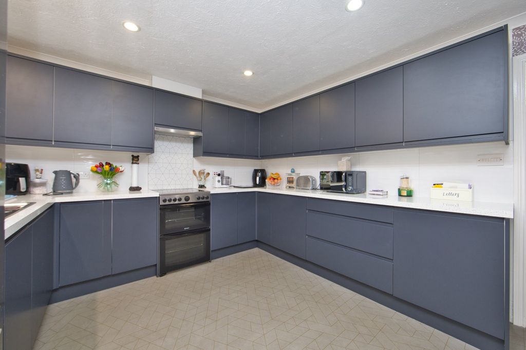 Property photo 3 of 14 Picture 3