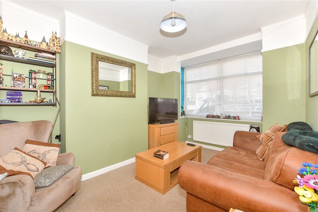 Property photo 3 of 9 Lounge