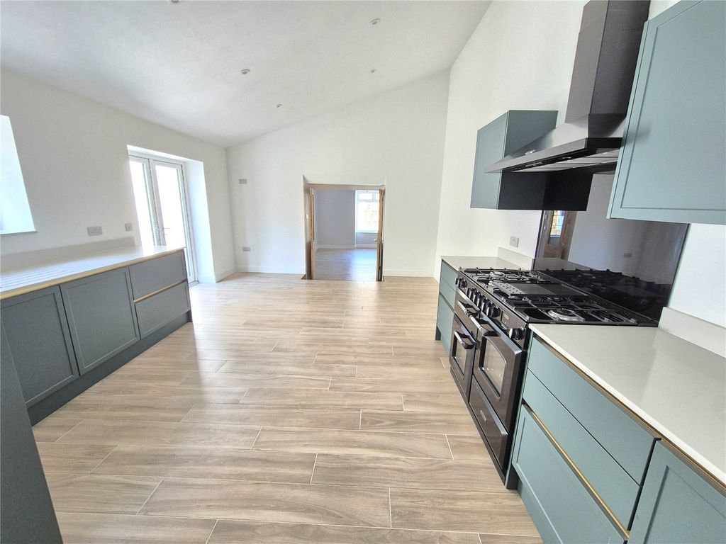 Property photo 2 of 36 Picture No. 50