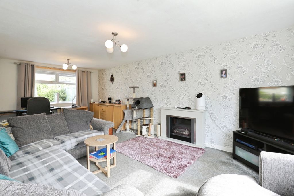 Property photo 2 of 16 Photo