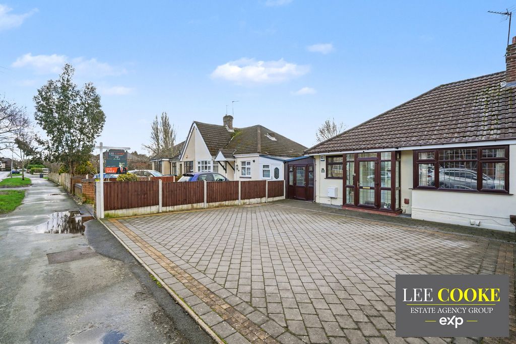 Property photo 2 of 33
