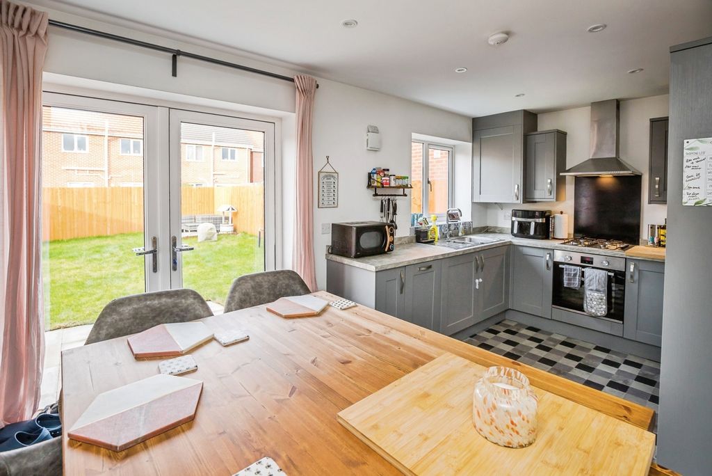 Property photo 3 of 15 Pbox-Img.Jpg