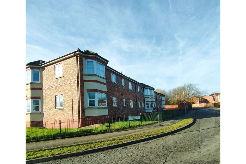 Property photo 1 of 17 Outside