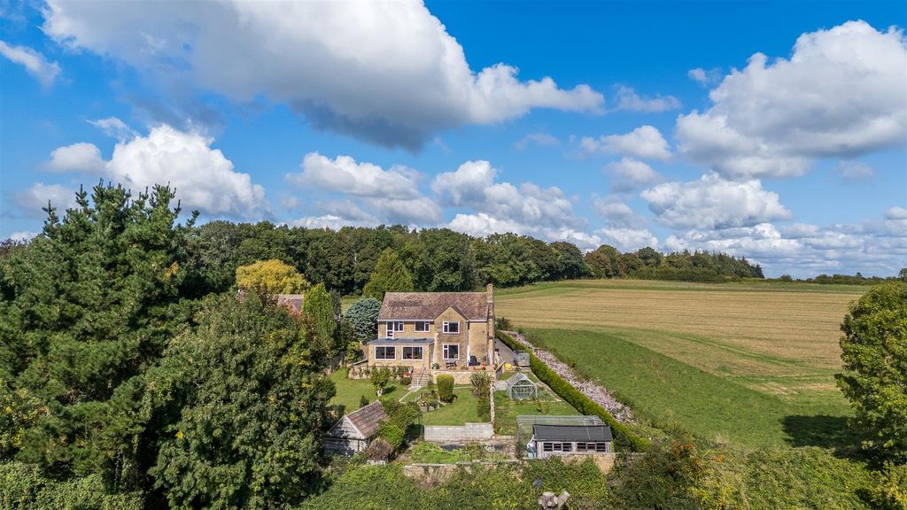 Property photo 1 of 26 Setting