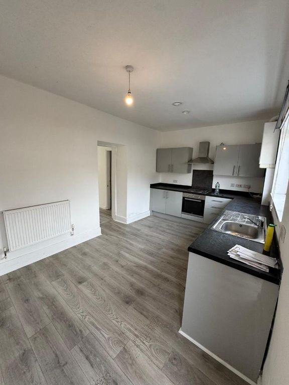 Property photo 1 of 11 Dining Kitchen