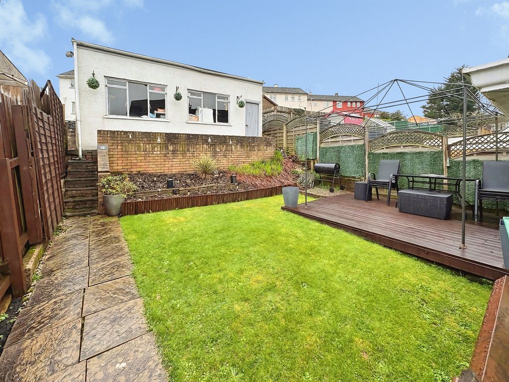 Property photo 2 of 8