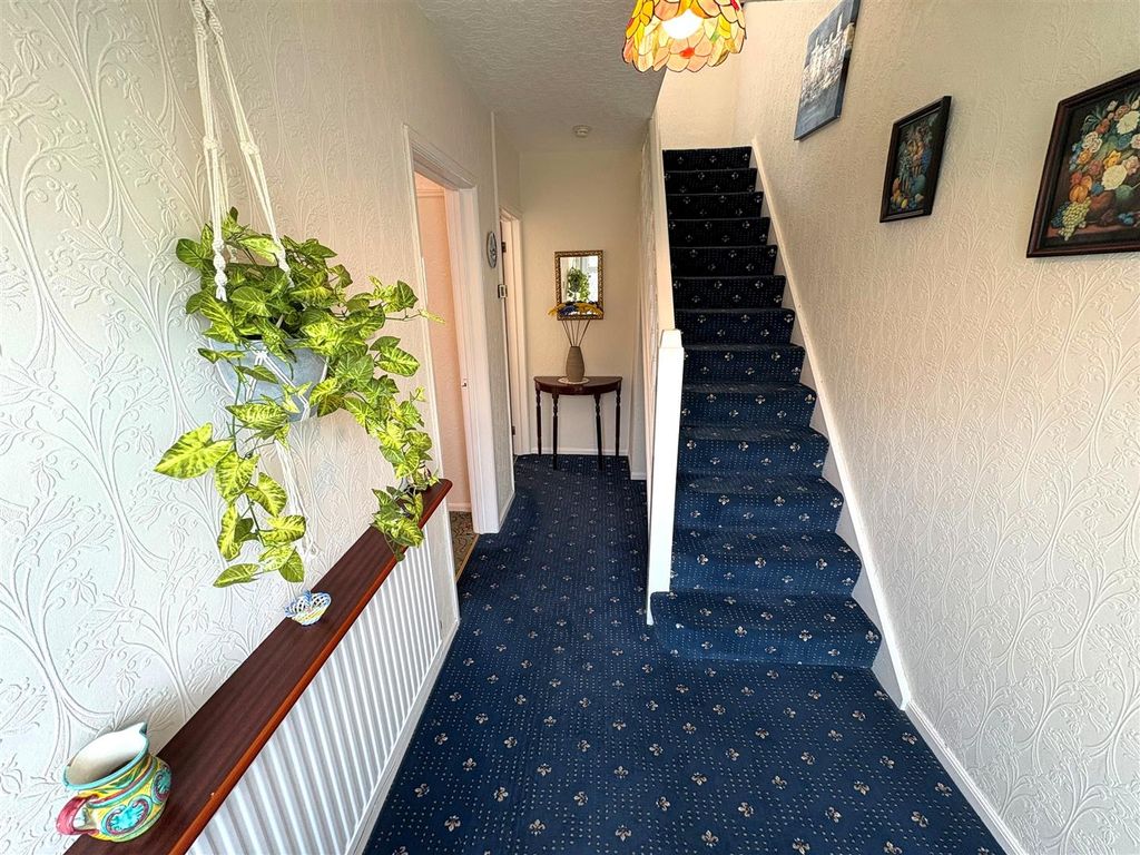 Property photo 2 of 22 Entrance Hallway