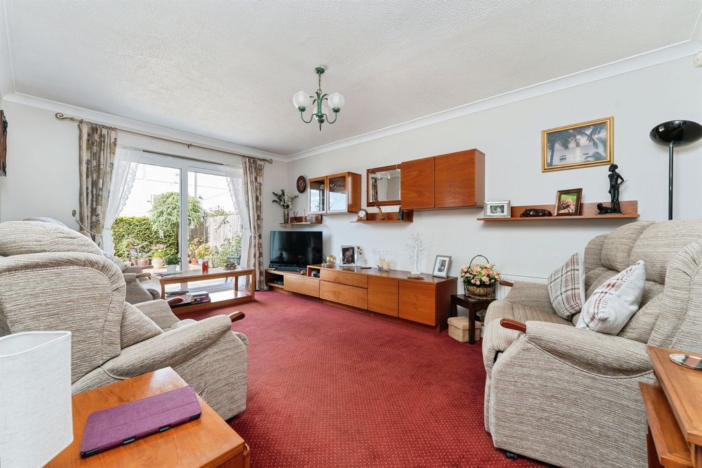 Property photo 3 of 12