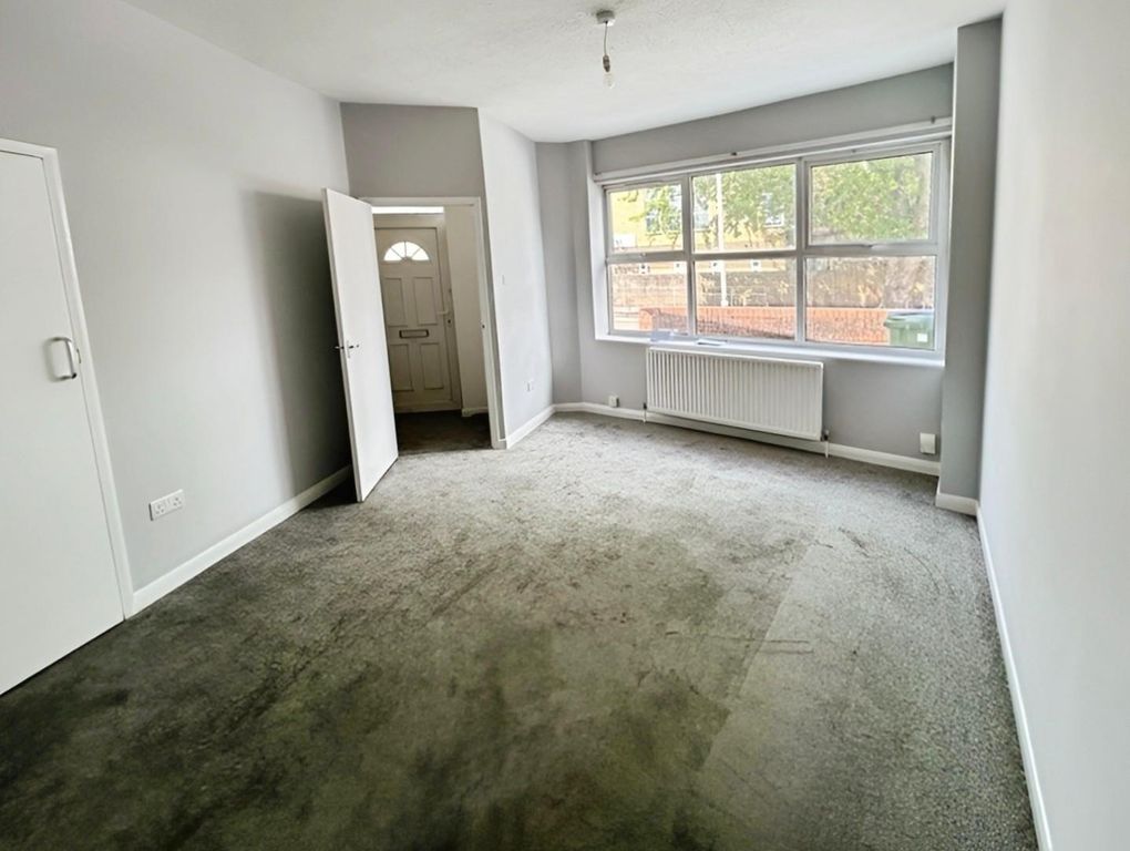 Property photo 2 of 8 489Bf818-Lounge.Jpg