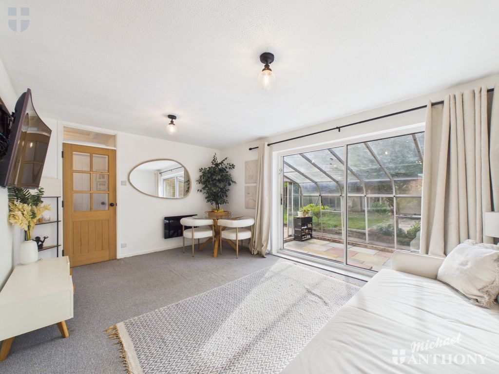 Property photo 3 of 18 Cam03218G0-Pr1172-Still005