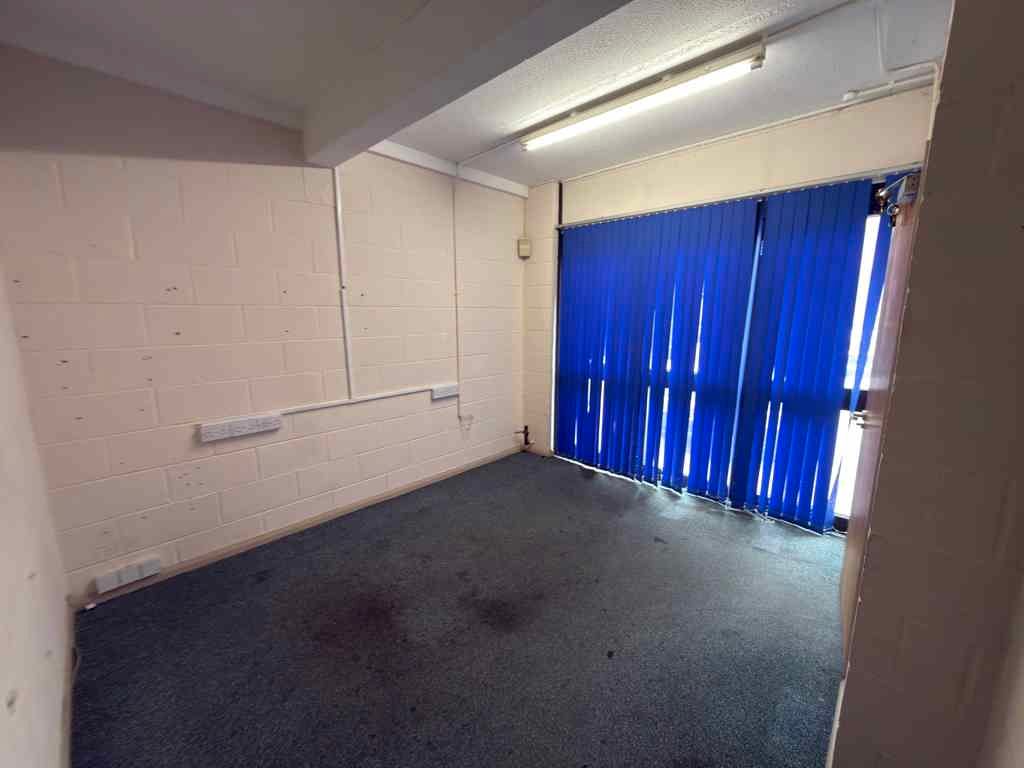 Property photo 3 of 6 Photo 12