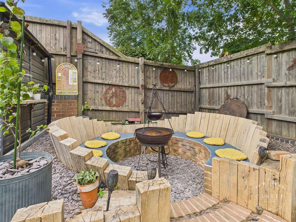 Property photo 2 of 20 Outside