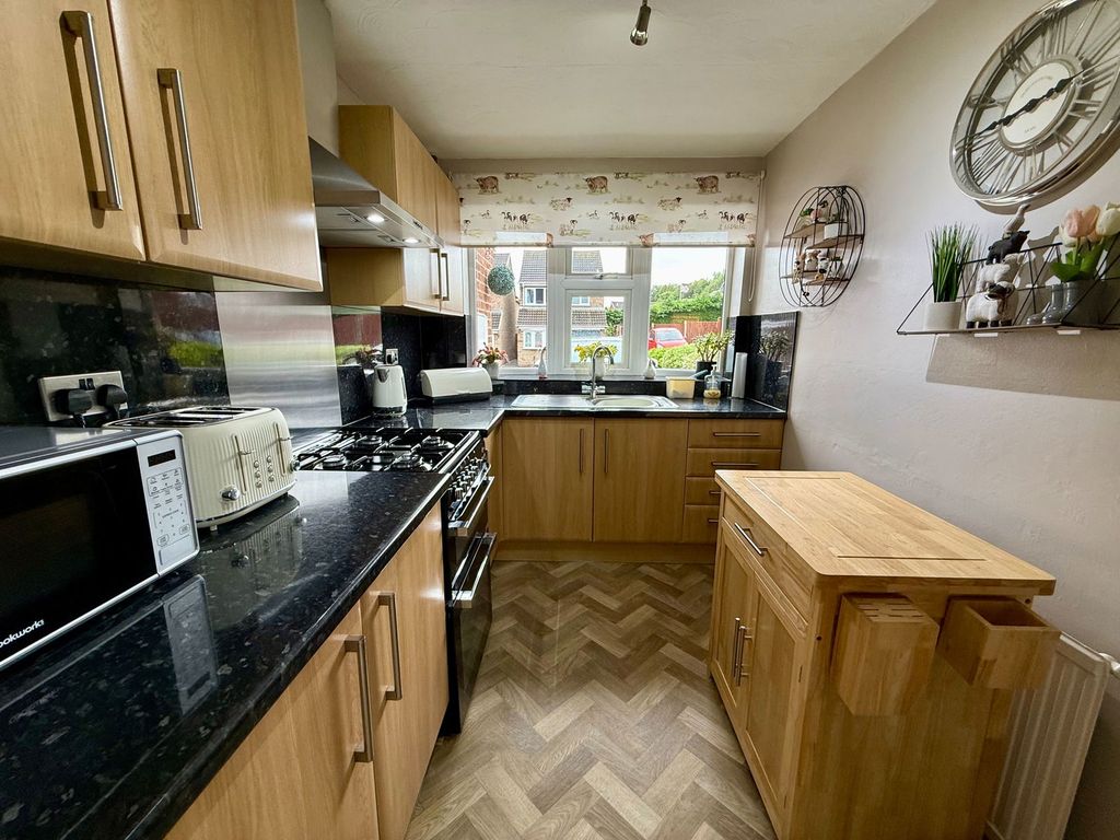 Property photo 3 of 16