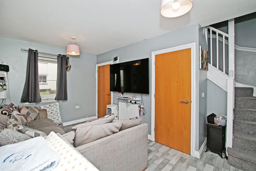 Property photo 3 of 17 Photo