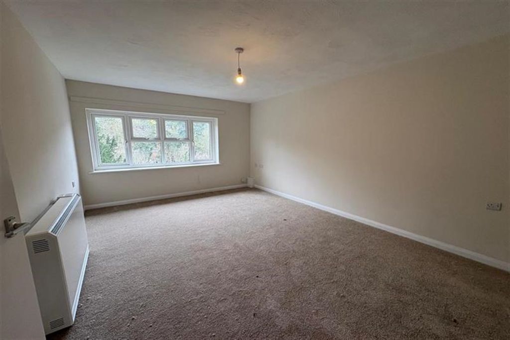 Property photo 3 of 8 (Thumbnail)