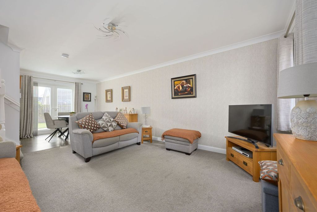 Property photo 3 of 27