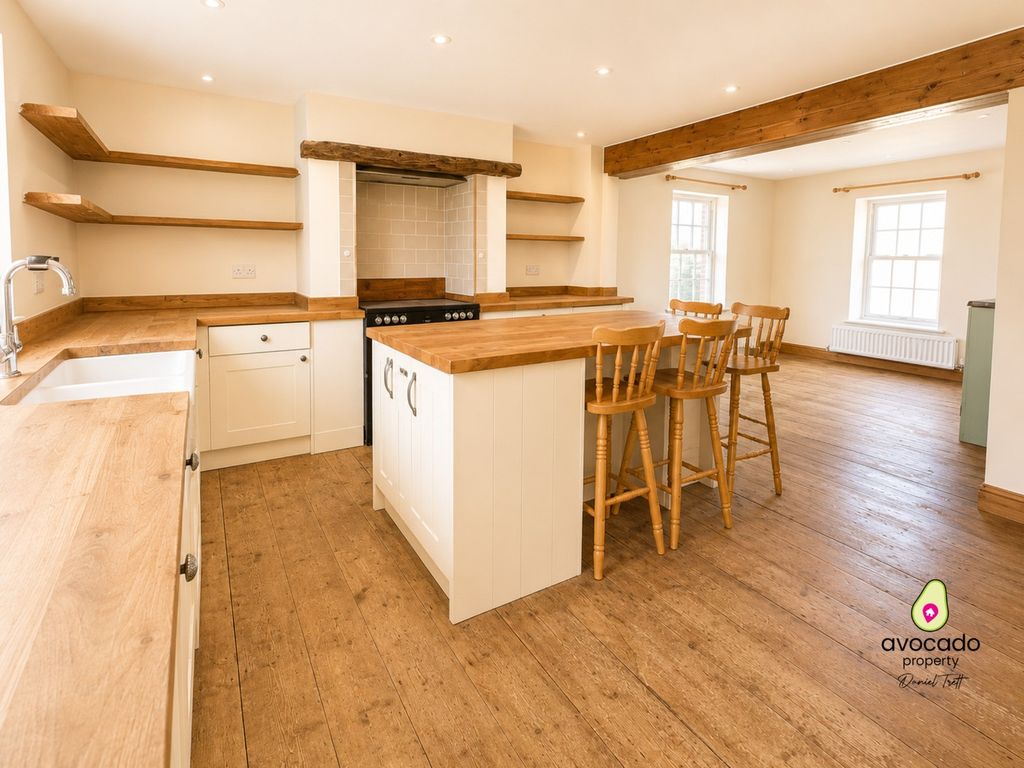 Property photo 3 of 18 5211903