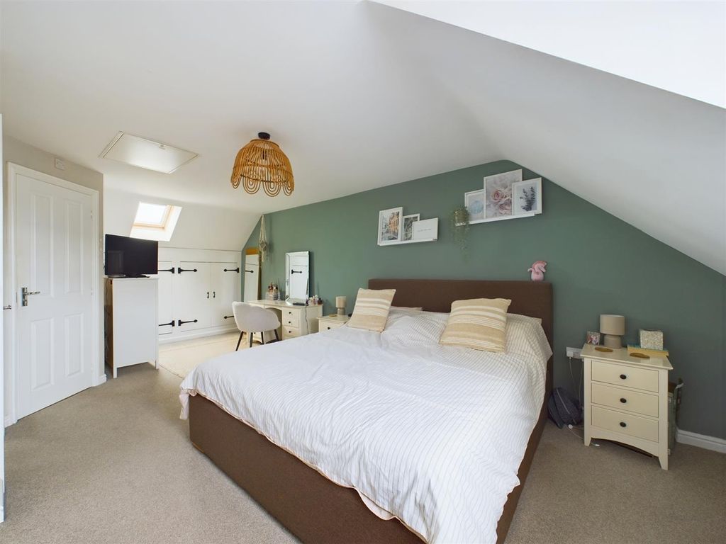 Property photo 2 of 24 Bed1d.Jpg