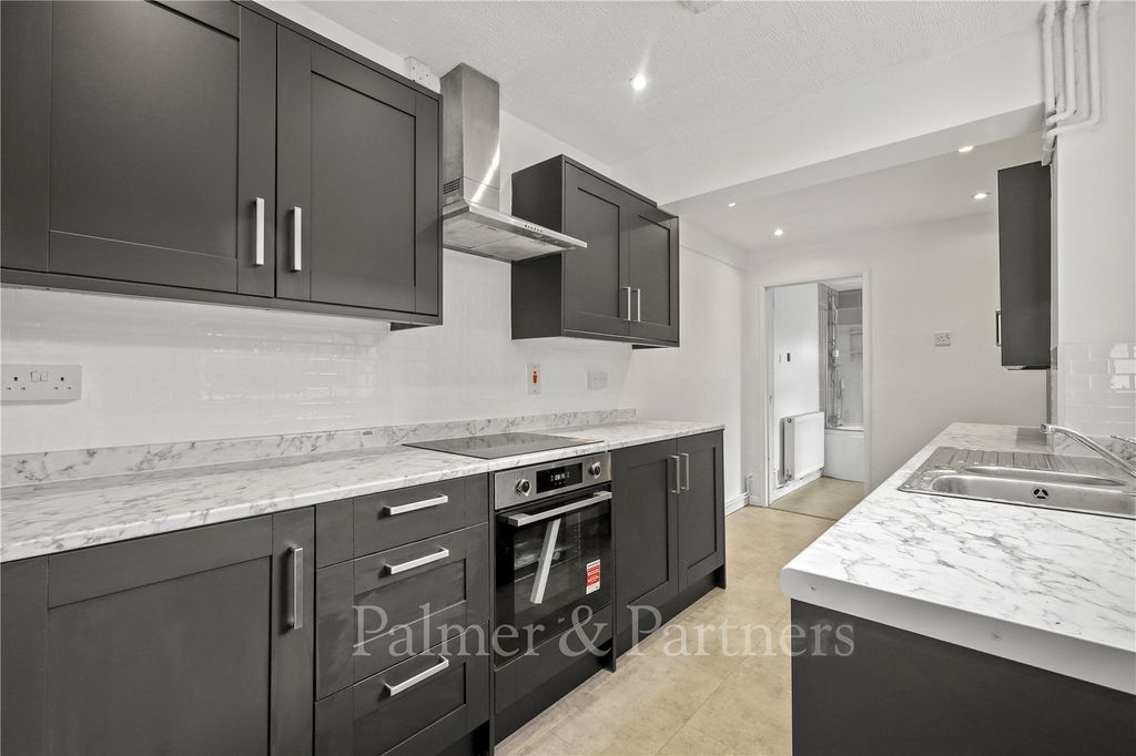 Property photo 1 of 11 Kitchen