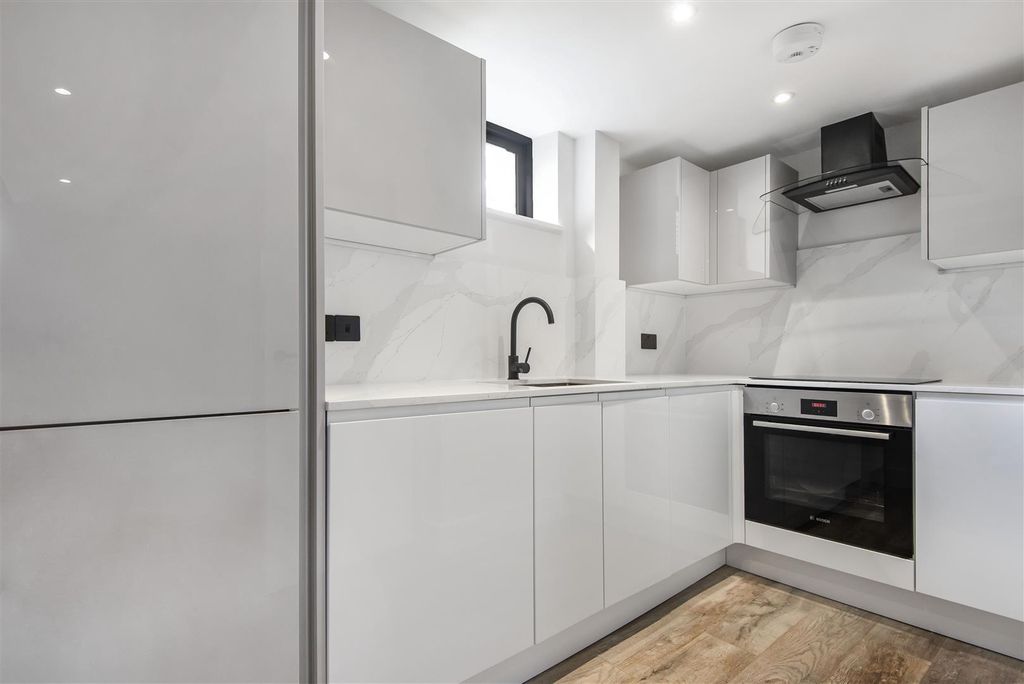 Property photo 2 of 5 The Granary - Kitchen.Jpg