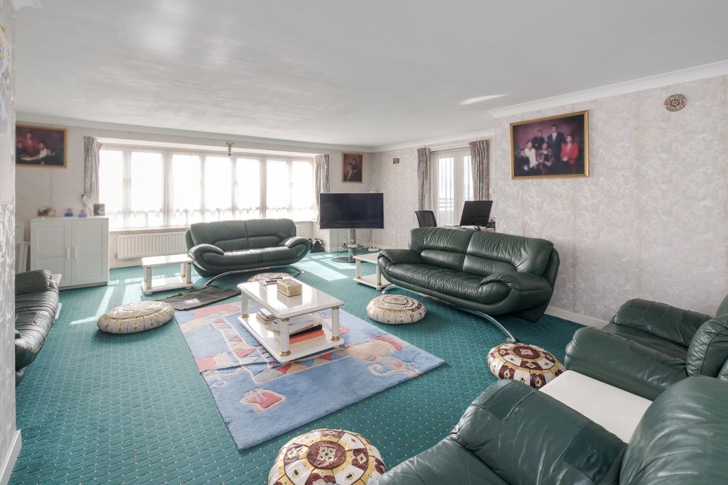 Property photo 1 of 31