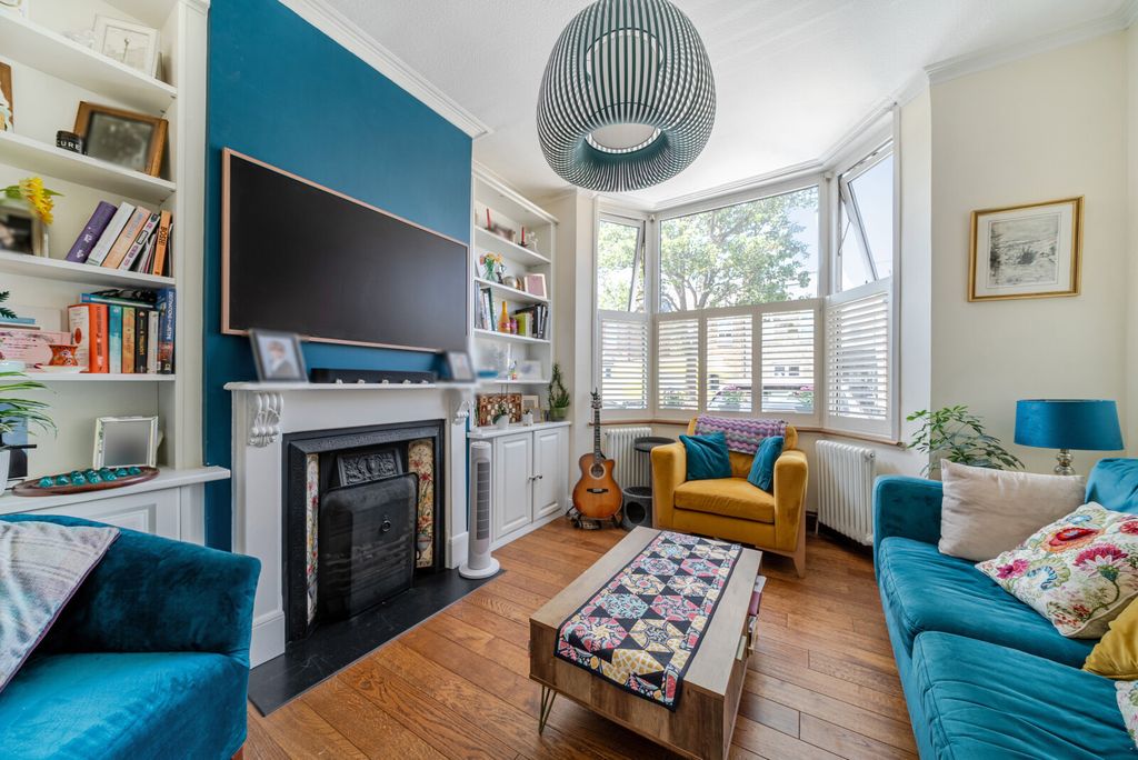 Property photo 2 of 16 Sitting Room