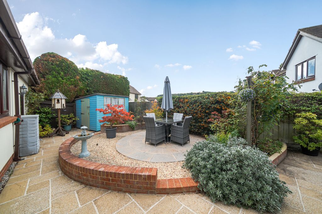 Property photo 3 of 13 3 - Garden