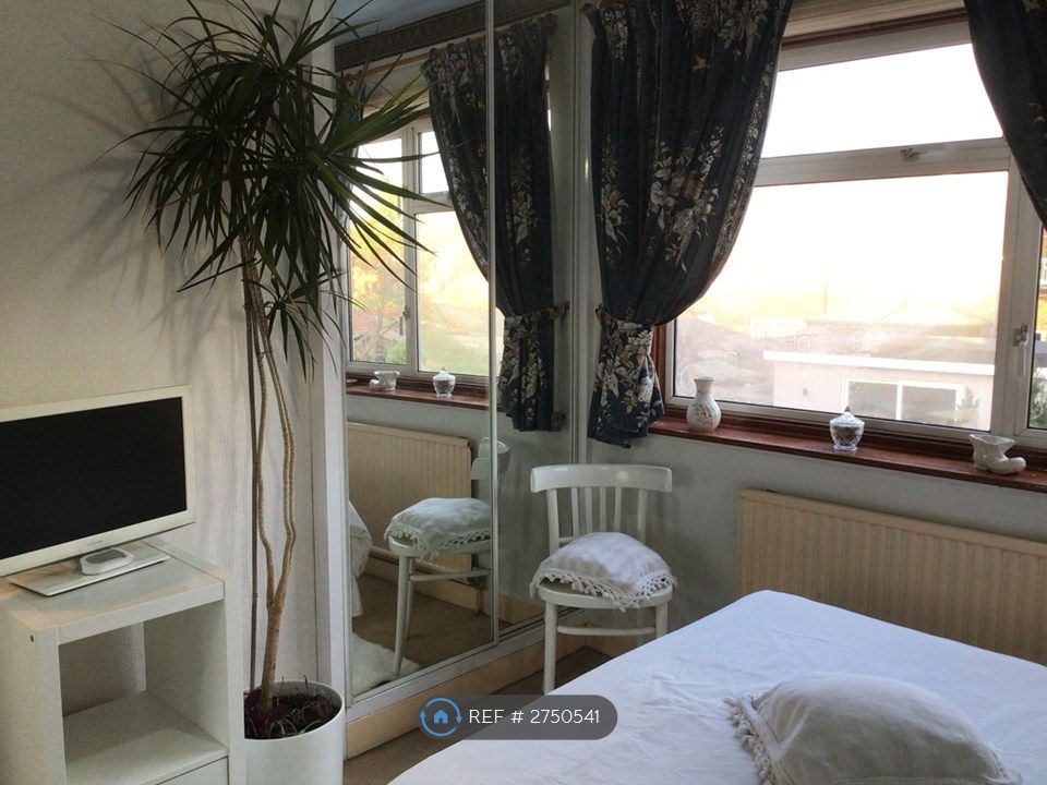 Property photo 3 of 35