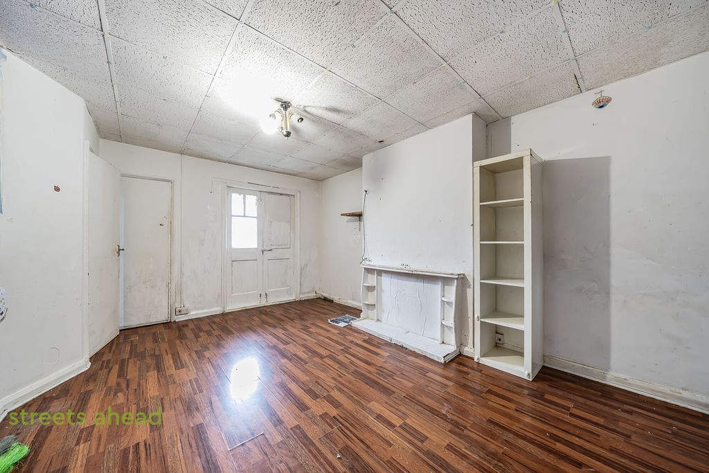 Property photo 2 of 12 Abe9d62d-Be85-4A4...