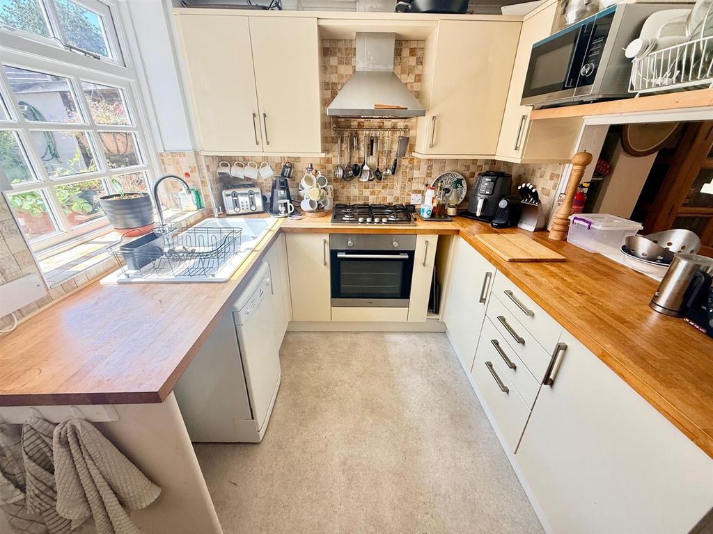 Property photo 3 of 12 For Sale By Aspire Residential | South Farm Road