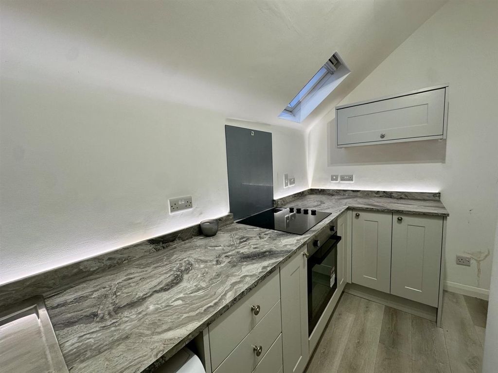 Property photo 3 of 13 8.Jpg