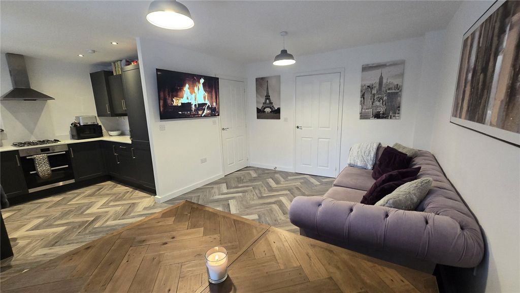 Property photo 2 of 28 Picture No. 43