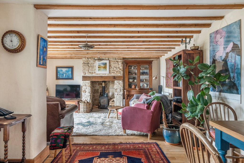 Property photo 2 of 24