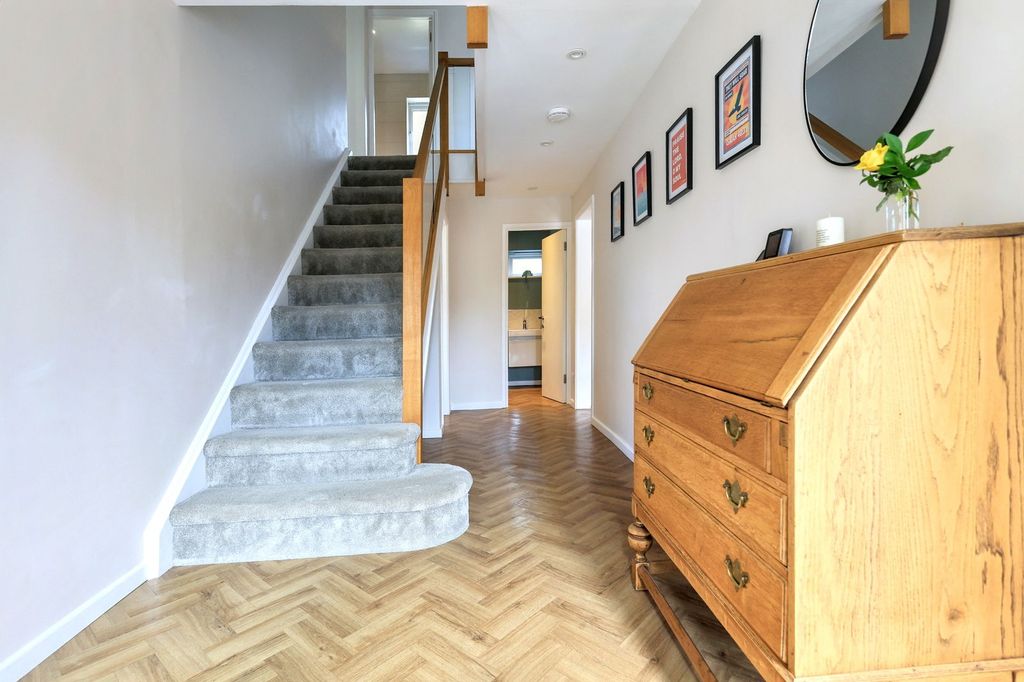 Property photo 2 of 24