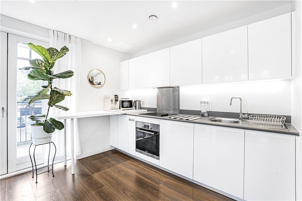 Property photo 3 of 16 Reception/Kitchen