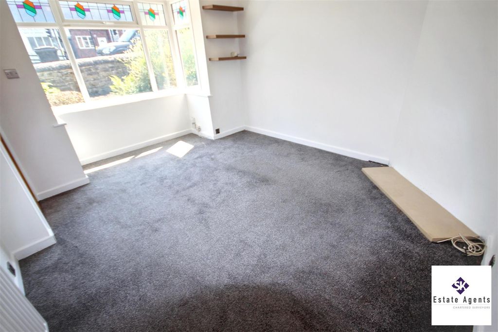 Property photo 3 of 22 Lounge