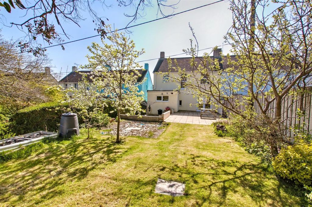 Property photo 2 of 28 Garden