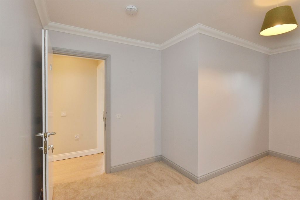Additional image 17 of 4 bed flat for saleNorth Row, Milton Keynes MK9