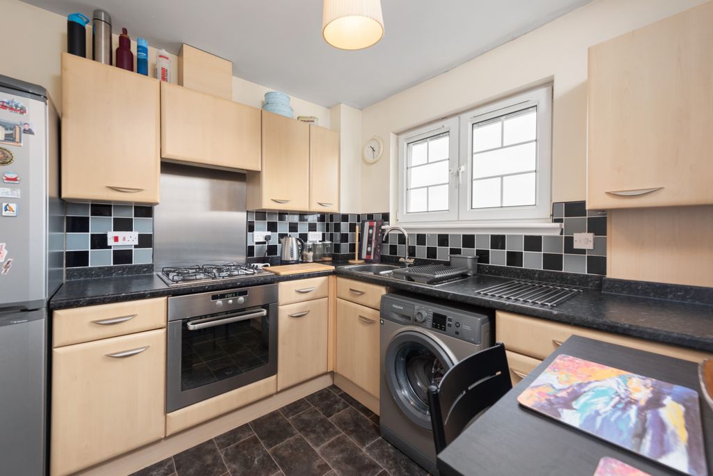 Property photo 2 of 9 334 Leyland Road 09