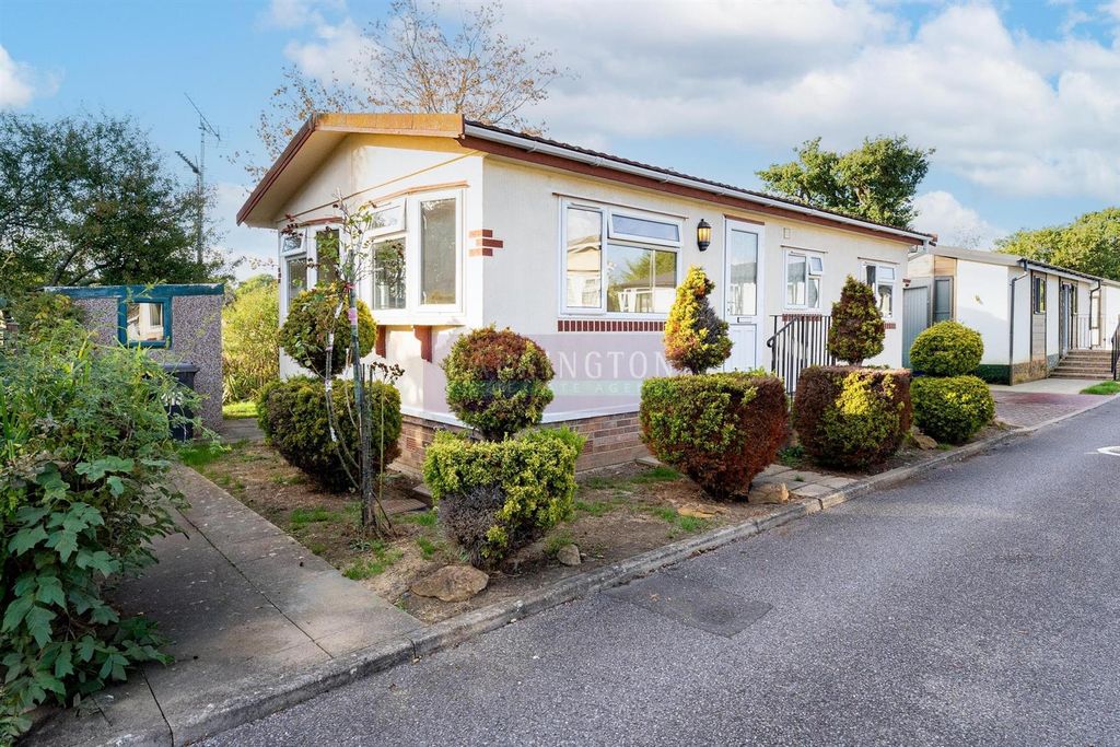 Property photo 1 of 14 001-113 Elstree Park.Jpg