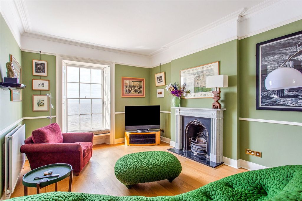 Property photo 3 of 15 Sitting Room