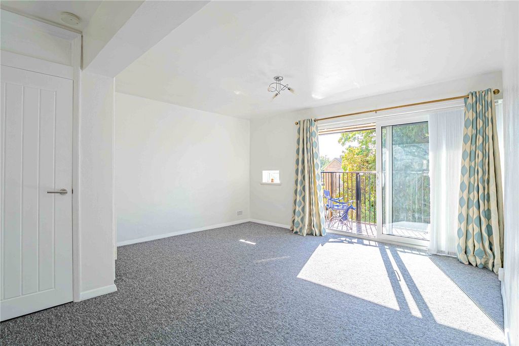Property photo 2 of 11 Picture No. 21