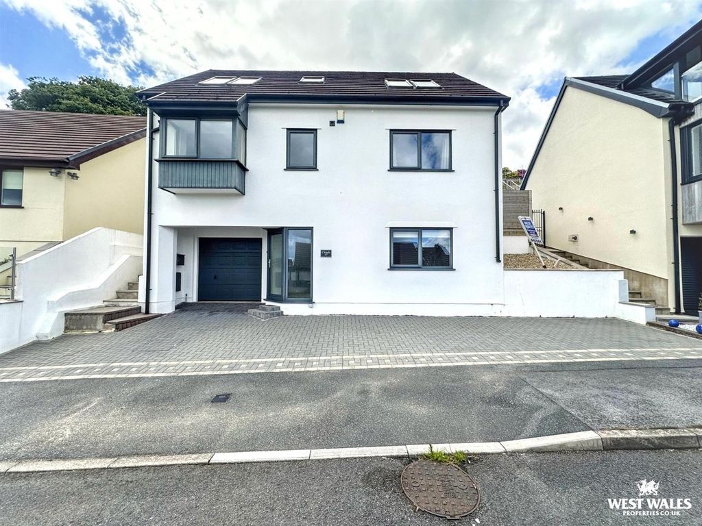 Property photo 1 of 26 67E869Abeae843Cf9Eb13F785B525E37.Jpg