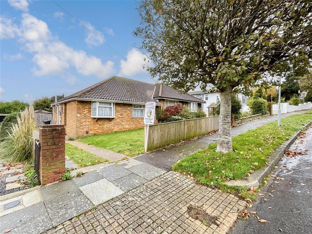 Property photo 3 of 11 Front External