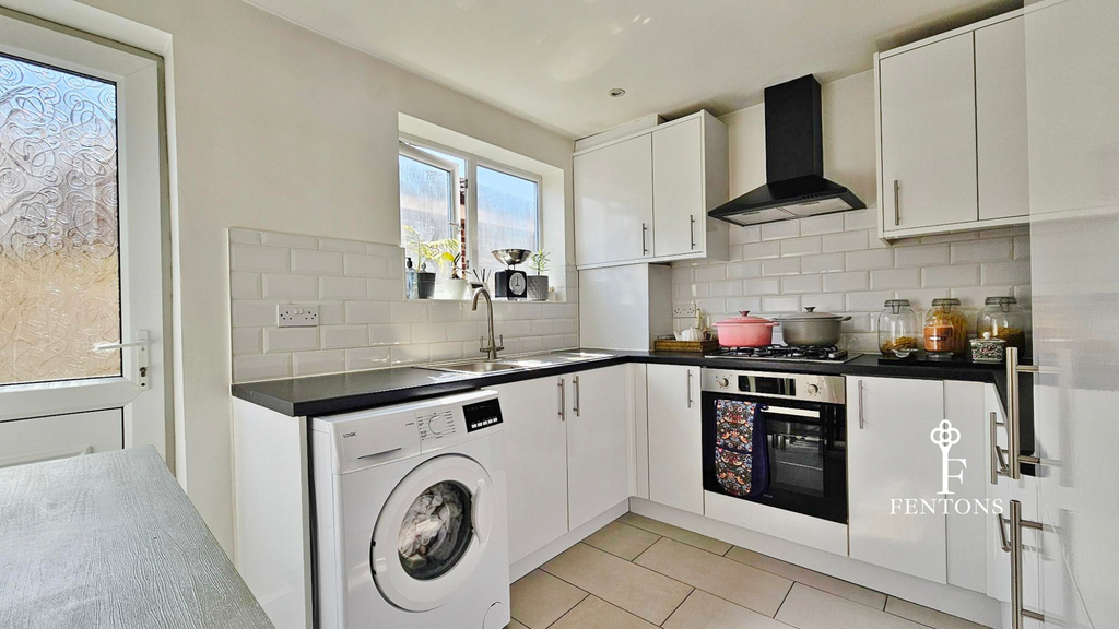 Property photo 2 of 8 Kitchen